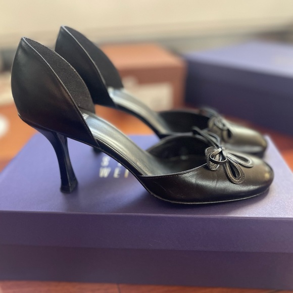 Stuart Weitzman Shoes - Stuart Weitzman Black Round Toe Pumps with Bow